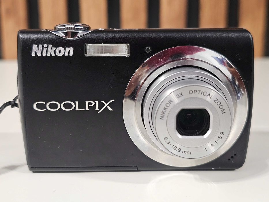 Aparat foto digital compact Nikon Coolpix S220 10MP 3x Zoom