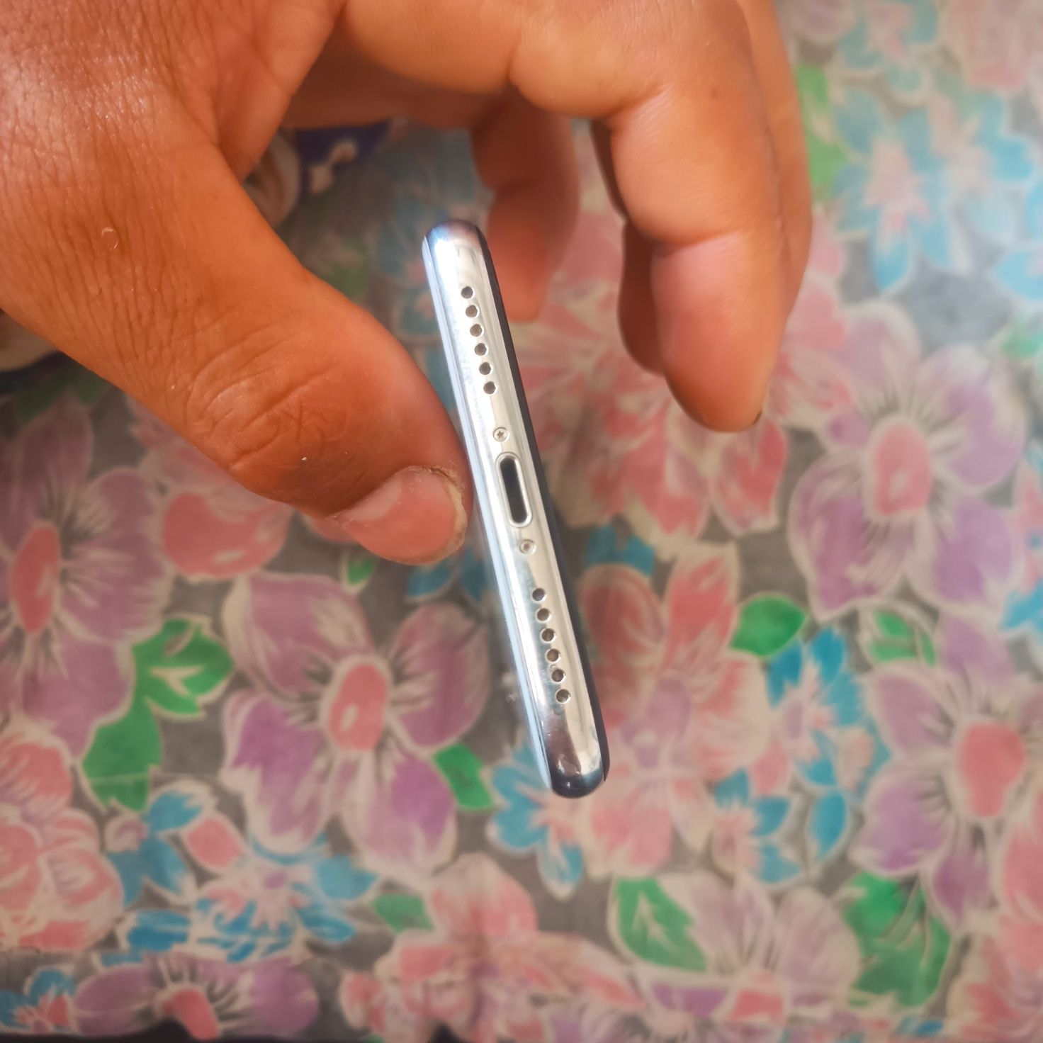 IPhone X yaxshi holatta karobka dakimenti bor