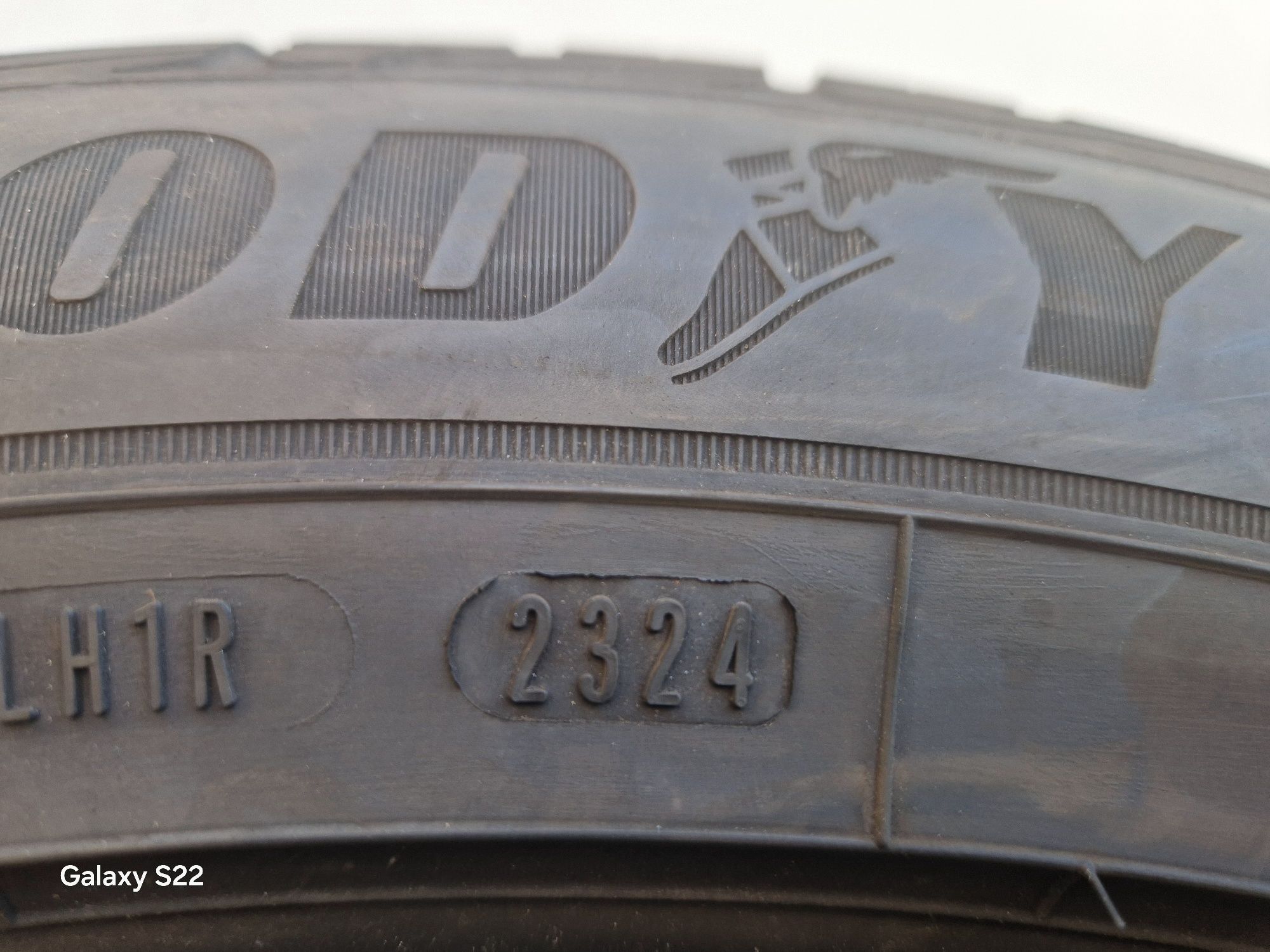 GOOD YEAR ULTRA GRIP Performance + SUV. 225/55/18, ДОТ 2324, на около