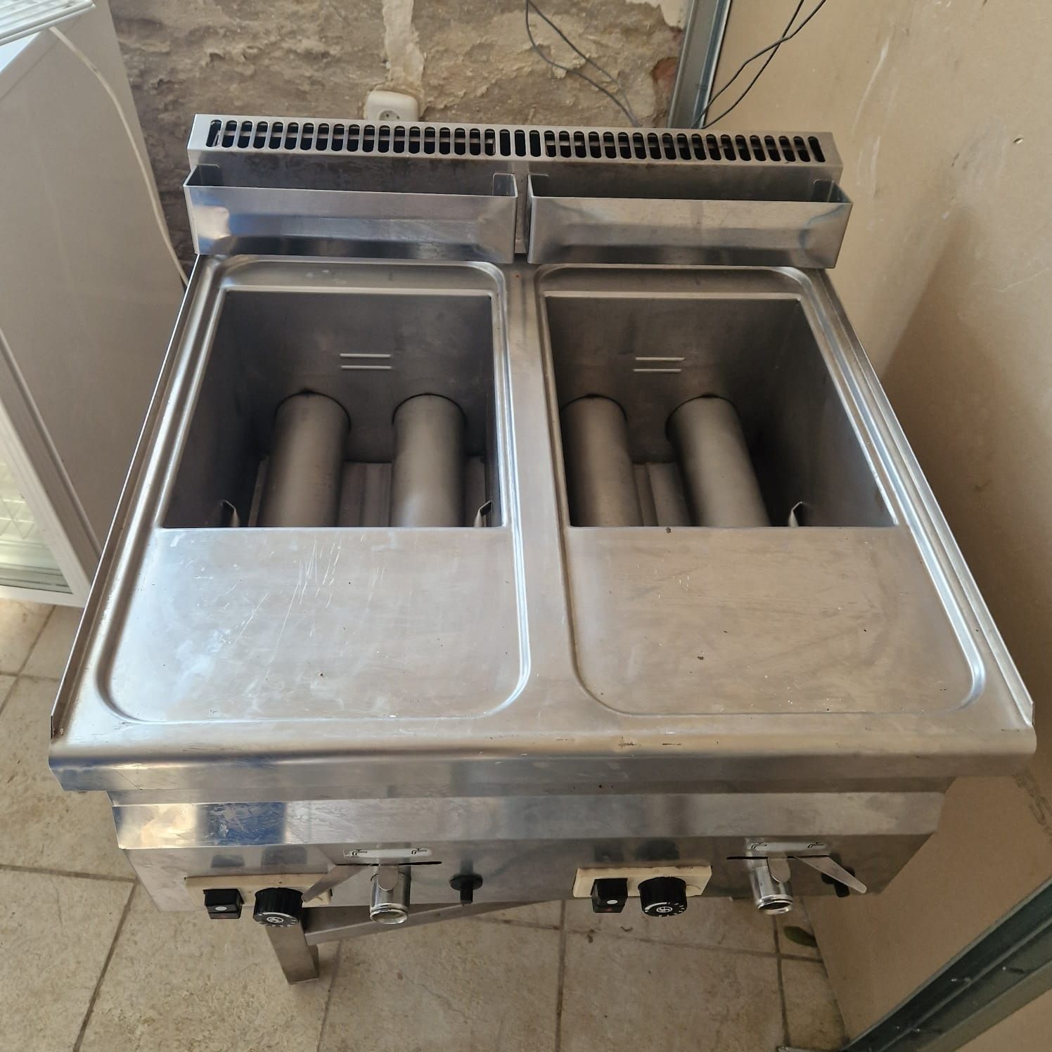 Friteuza dubla de putere, la 380v, de banc, cu robinet