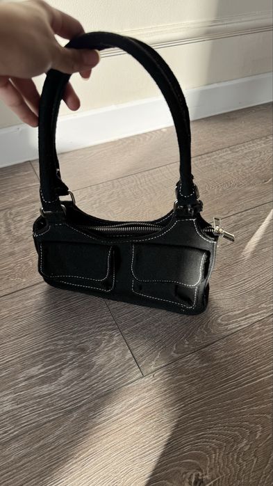 Чёрная аккуратная сумка в отличном состоянии.