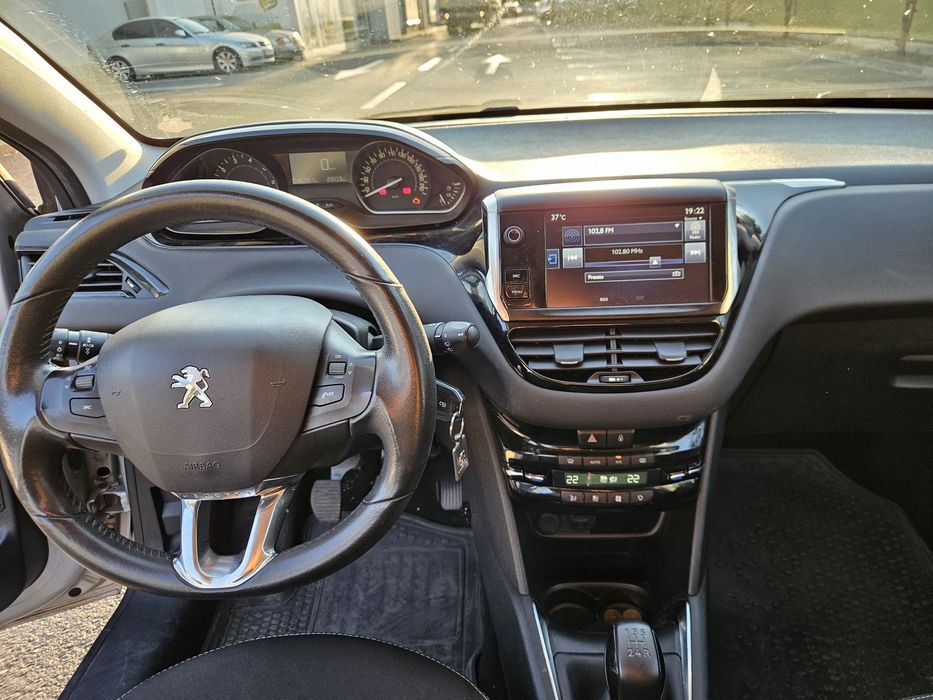 Peugeot 208 1.2 benzină 2017