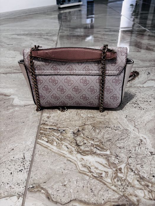 Оригинална Дамска Чанта Guess