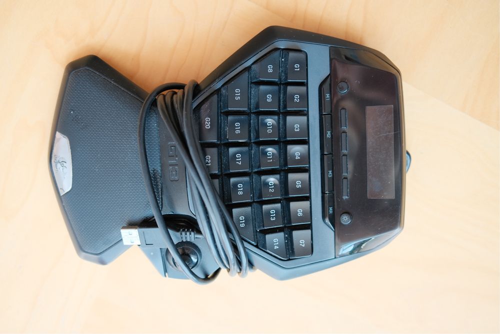 Logitech g13 геймърска клавиатура