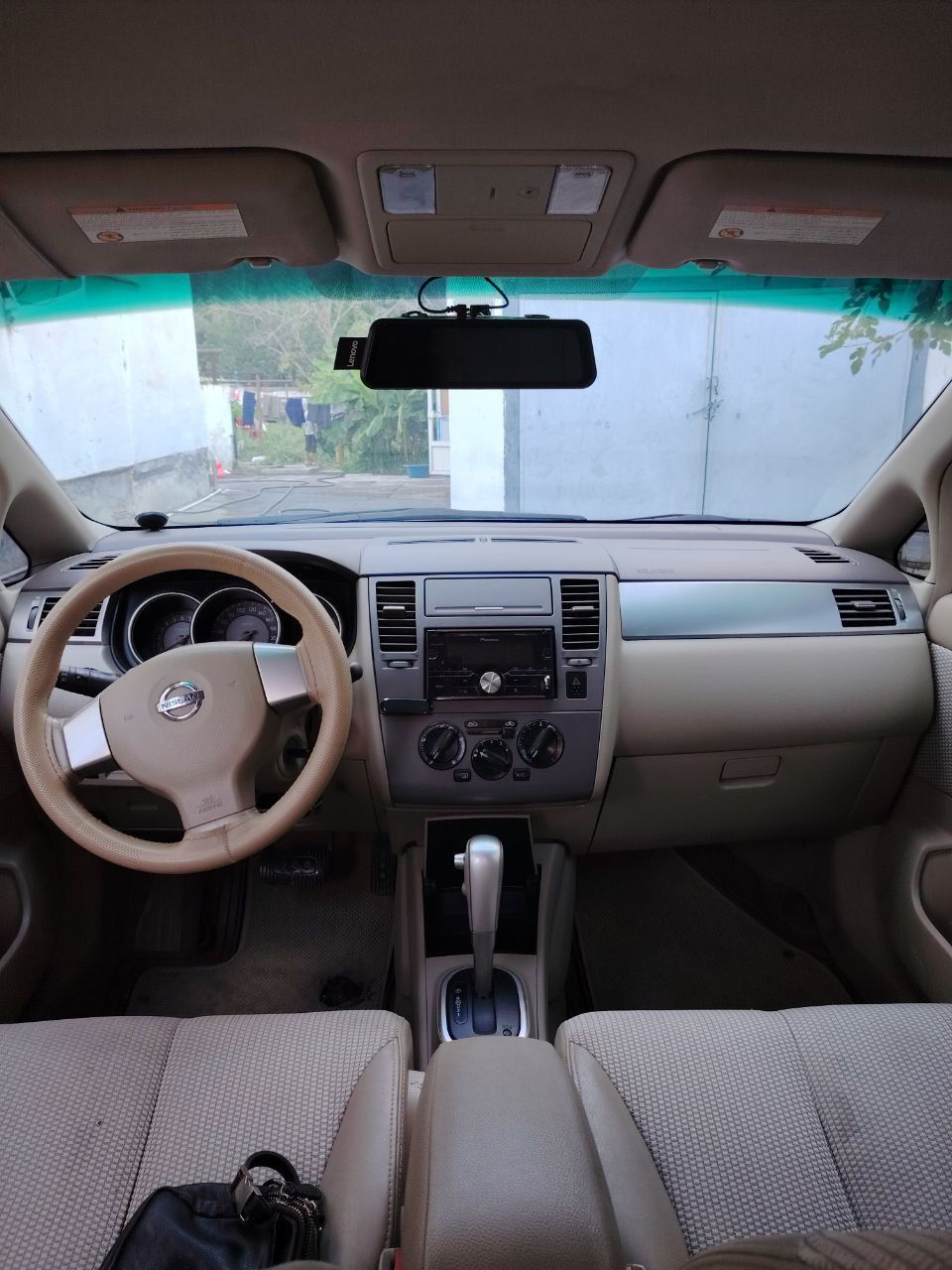 Nissan Tida sotilad