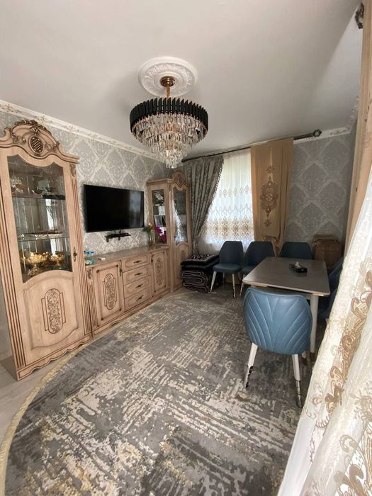 Продаётся 3 х ком кв в чирчике 1 этаж Навастройка вся мебель остаётся