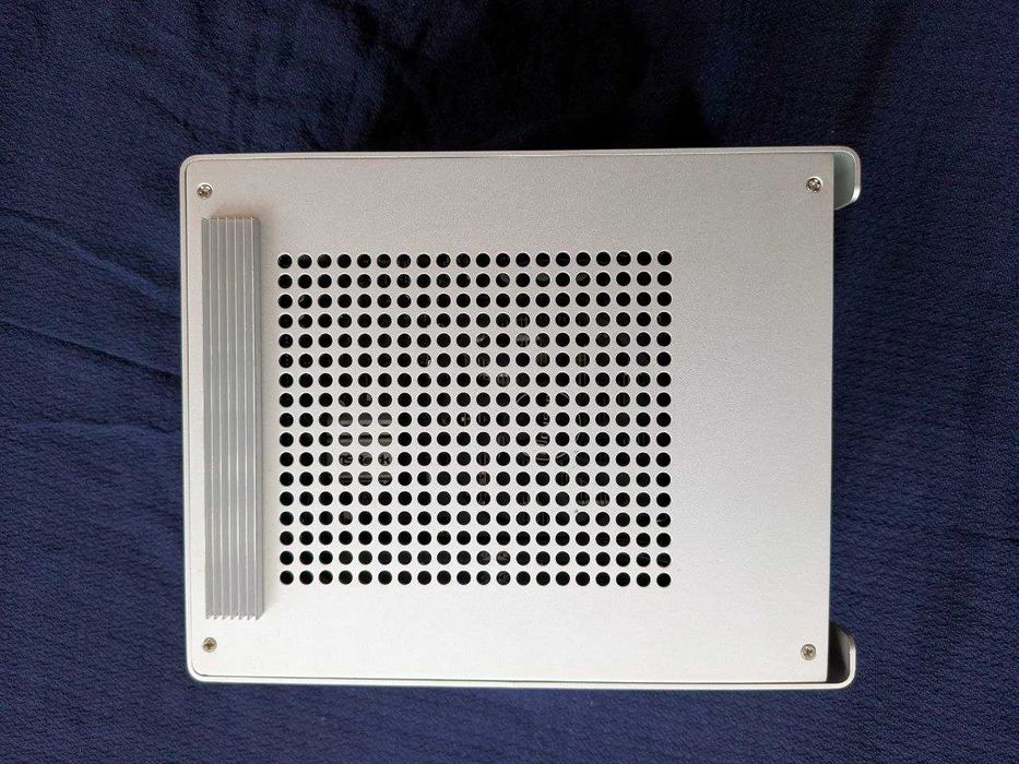 Ултракомпактна компютърна кутия SFF 5л, като Apple. Mini ITX Flex 1U