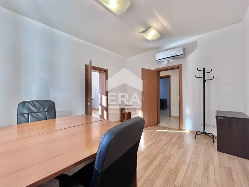 Дава се под наем Офис в София, Център - 116 кв.м за 2320 € - Снимка #8