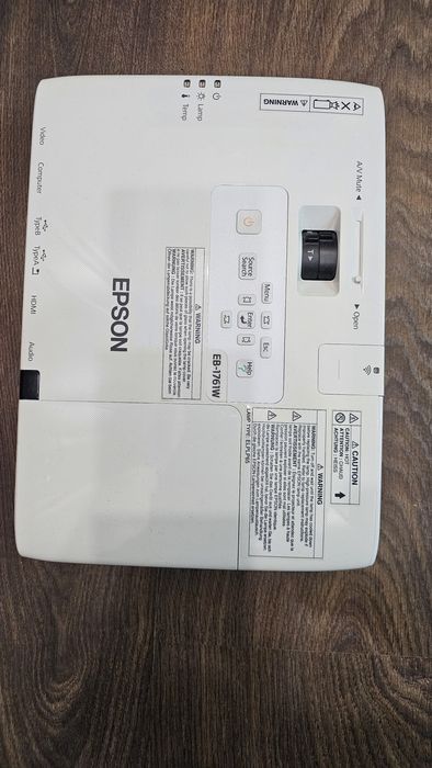 Продаётся проектор Epson EB-7161W