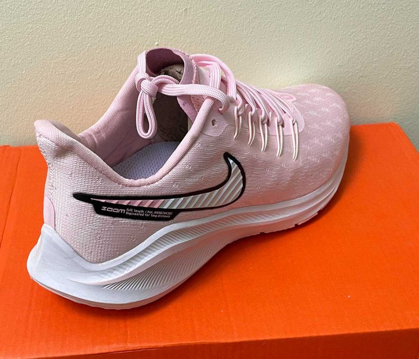 Дамски нови маратонки Nike Air Zoom Vomero 14 размер 37.5