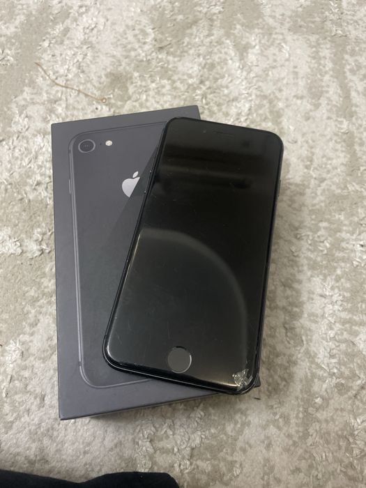 Айфон 8 в хорошем состоянии