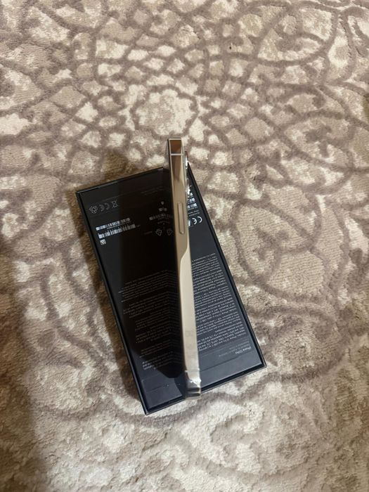 Vand iPhone 13 Pro, impecabil, cutie, încărcător + huse