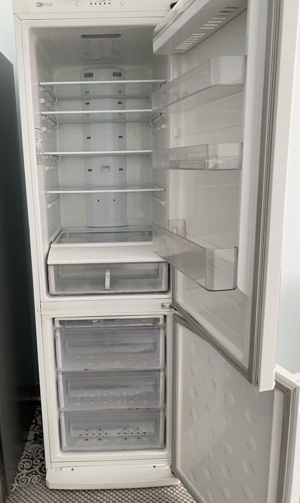 Холодильник Samsung RL41SBSW идеальном состоянии