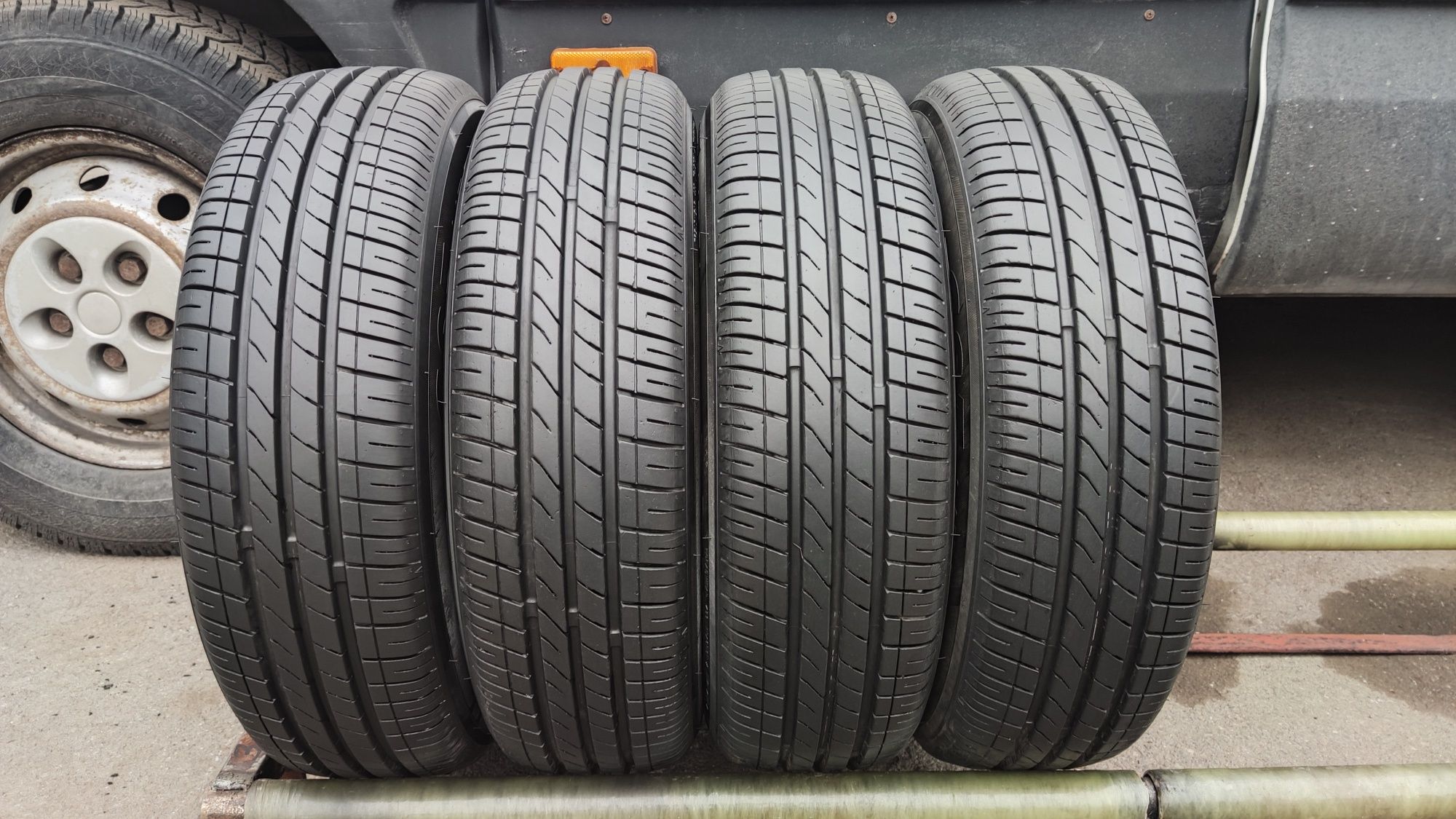 4бр. летни гуми 155/70/13 CST
dot23
8.2mm грайфер
Перфектно състояние,