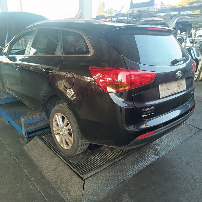 Vindem piese auto kia ceed 1.6 crdi euro 5 an 2014