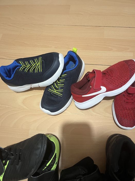 Маратонки,бутонки и стоножки за момче