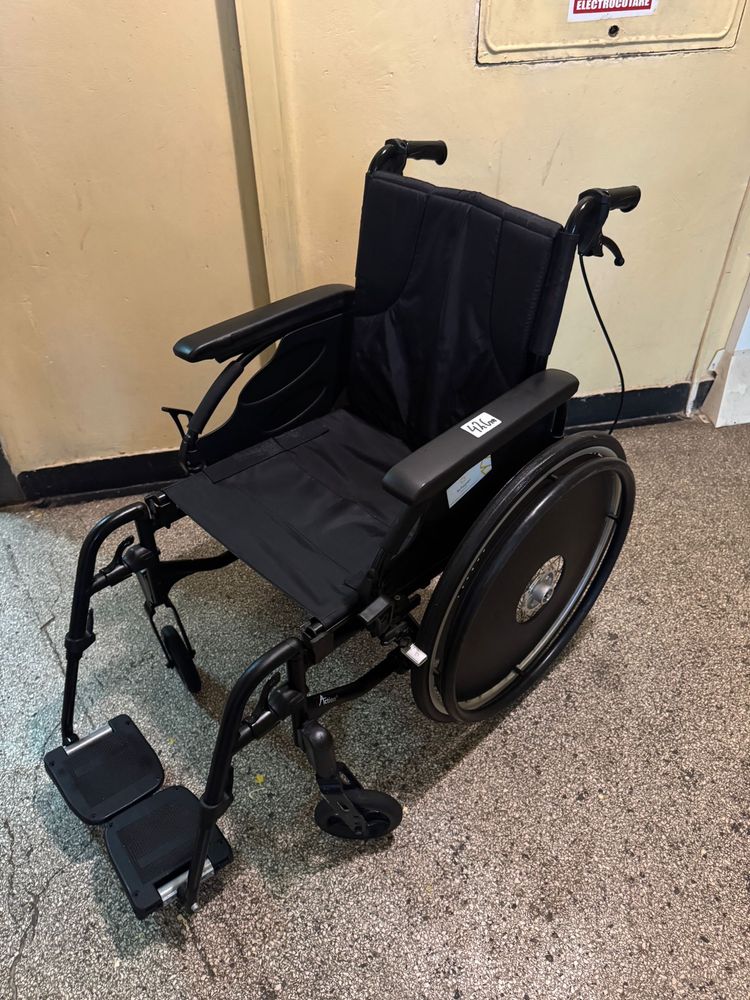 Scaun din aluminiu 42 cm handicap dizabilitati (ca nou)