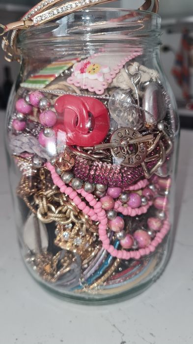 Буркан с y2k ретро бижута