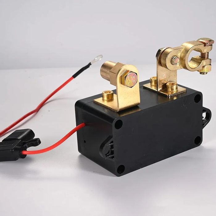 Comutator de baterie auto de la distanță DC 12V 240A cu afișaj voltmet