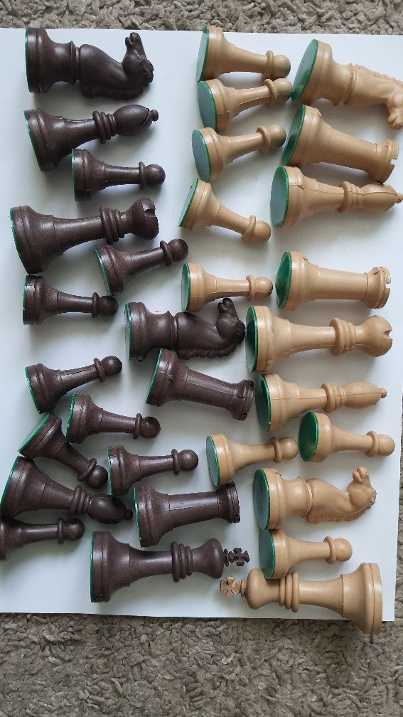 Set piese joc șah + Pull-uri joc table ,cutie originala noi-nefolosite