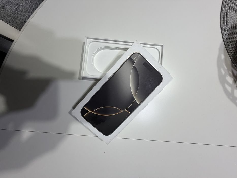 Cutie goala Iphone 16 pro