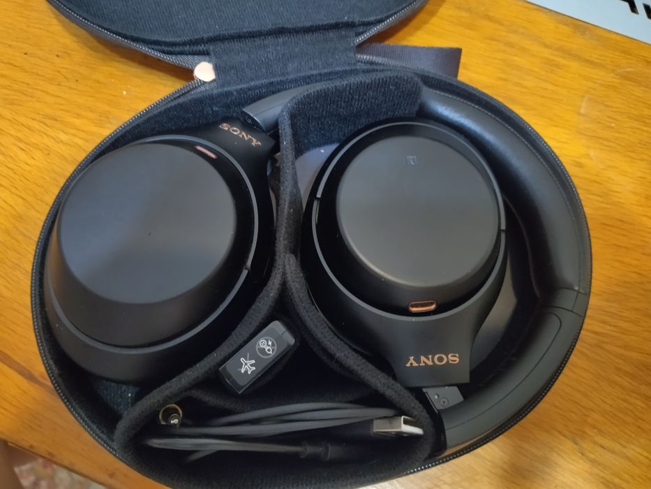 Продаю наушники Sony WH-1000XM4