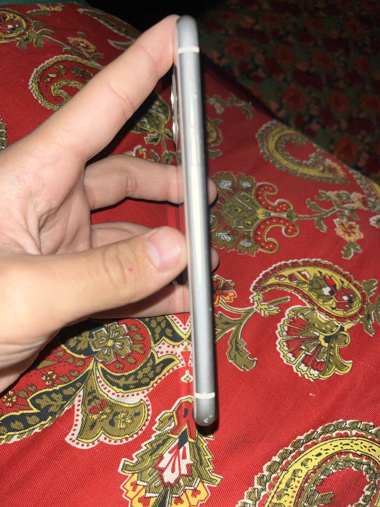 iPhone 11 продам