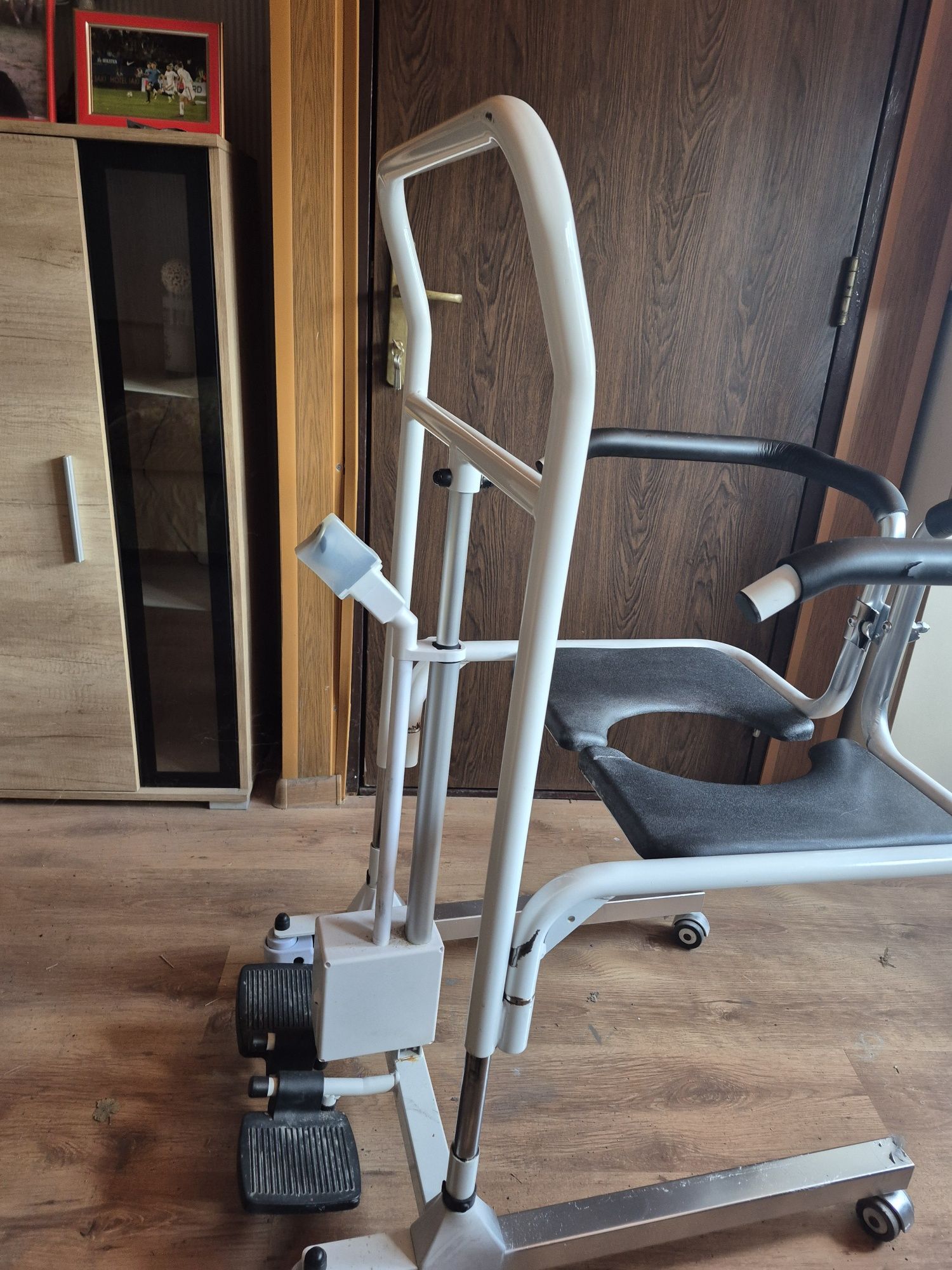 Scaun  cu ridicare electrica  Eroute