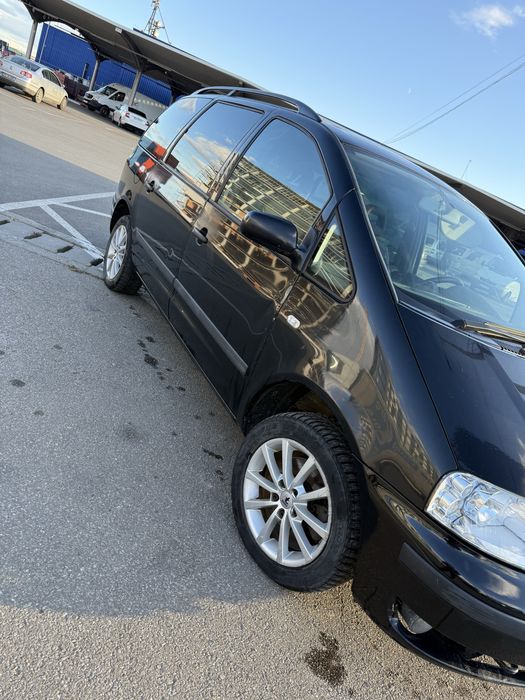 Vand VW Sharan TDI, 7 locuri ,fabricat in 2002,