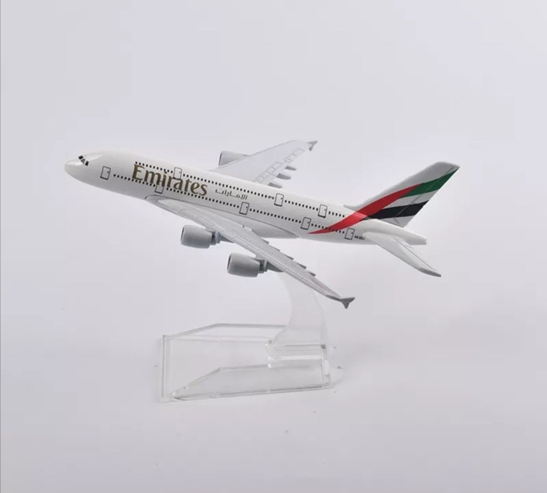 Macheta avion Emirates A380 metal /  16 cm / cadou