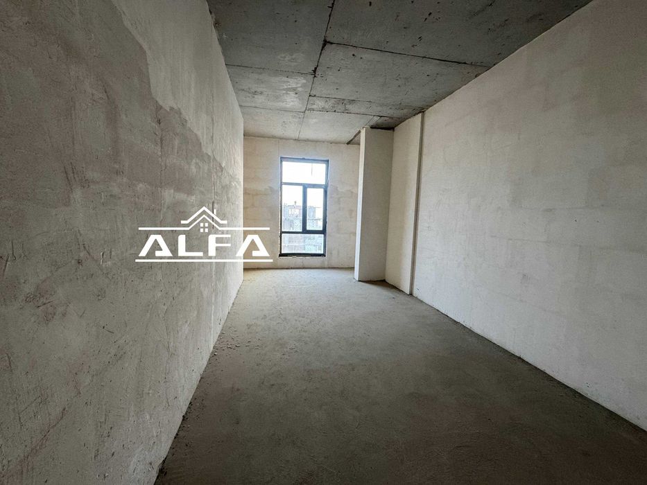 Buxoroda kvartira xonadon uy sotiladi 2 xonali .6 5 va 8 qavatlarda.