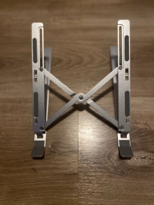 Suport metalic pentru laptop