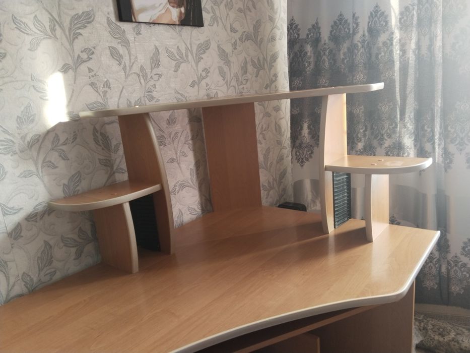 Стол компьютерный