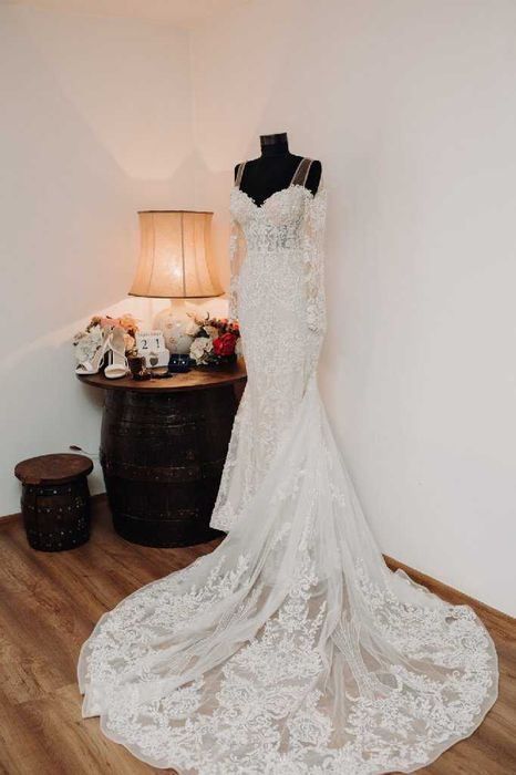 Rochie Mireasă Grace Bridal cu Dantelă, Aplicații, Trenă și Spate Gol