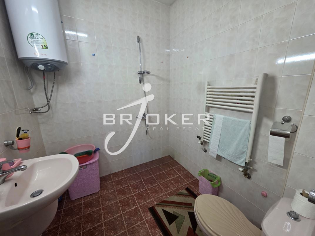 Продава се Тристаен апартамент в Кърджали, Център - 100 кв.м за 1250 €/кв.м - Снимка #8