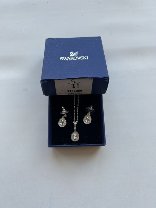 Продам набор swarovski , оригинал , в отличном состоянии