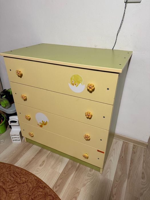 Vând pătuț și comoda