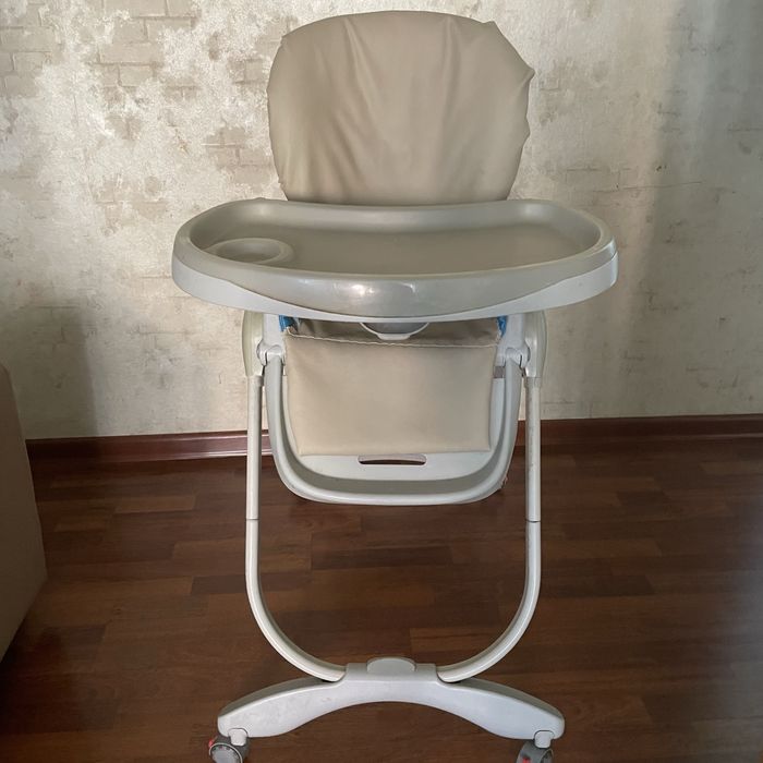 Продам ,камод ,стульчик,ходунки все в отличном состоянии.