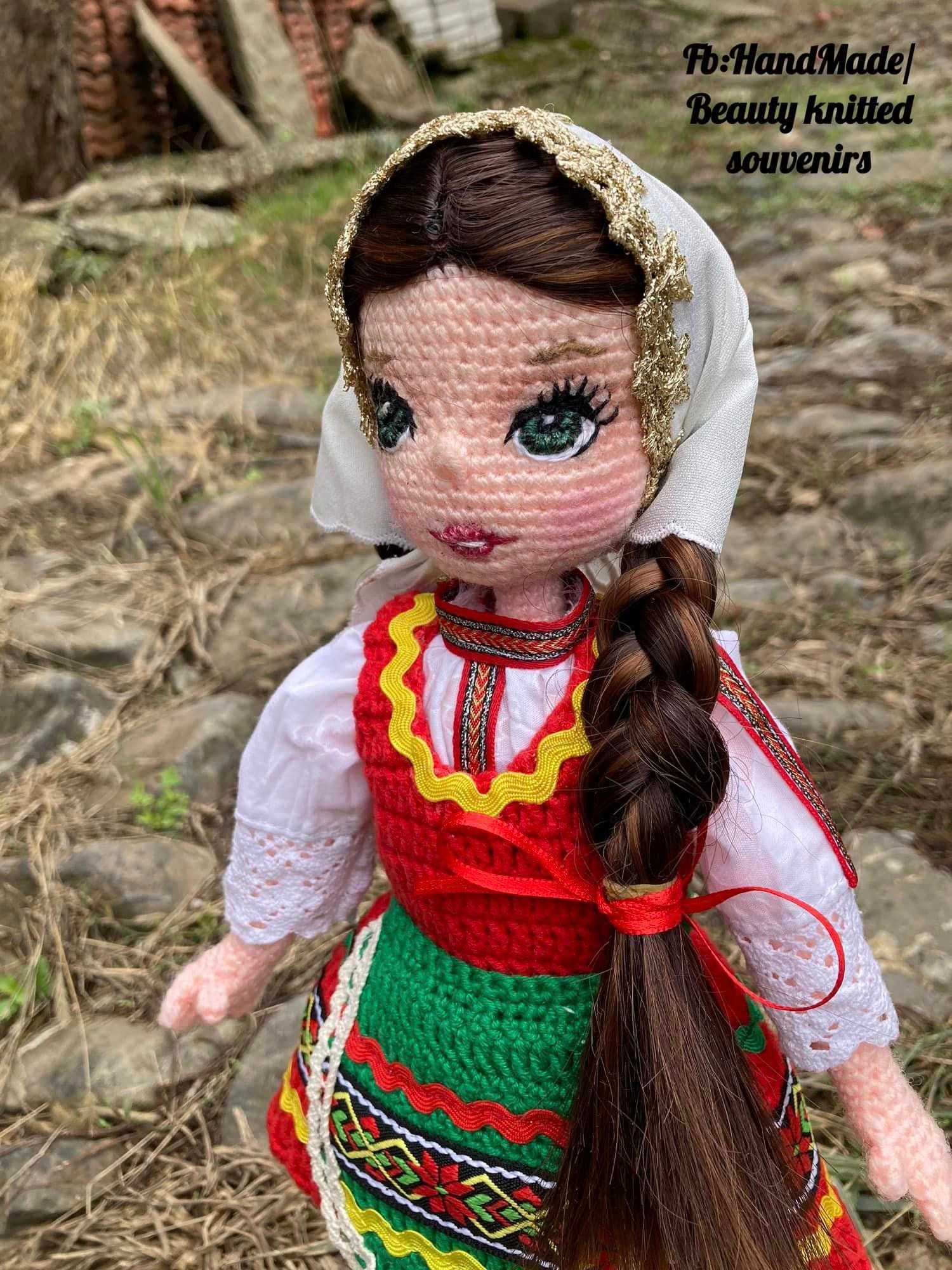Кукла в народна носия Лазарка