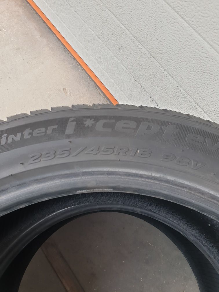 Зимни гуми 2 броя HANKOOK WinterIcept EVO2 235 45 R18 дот 2018