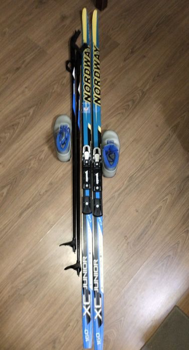 Продается детский лыжный комплект