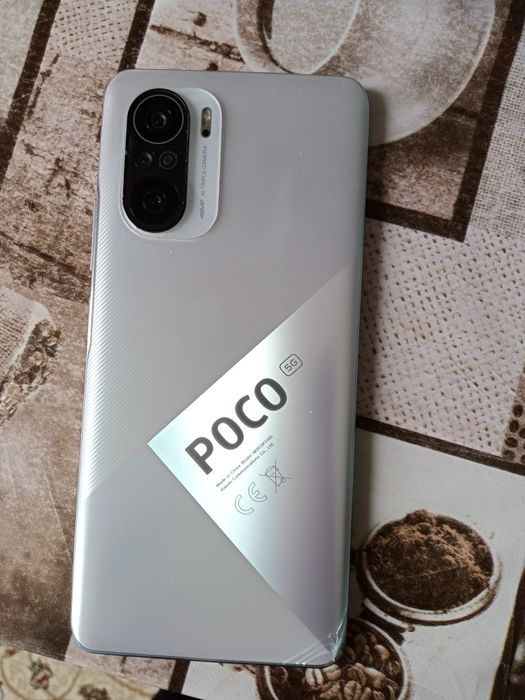 Продам телефон брал в прошлом году за 215000 отдам за пол цены подарил