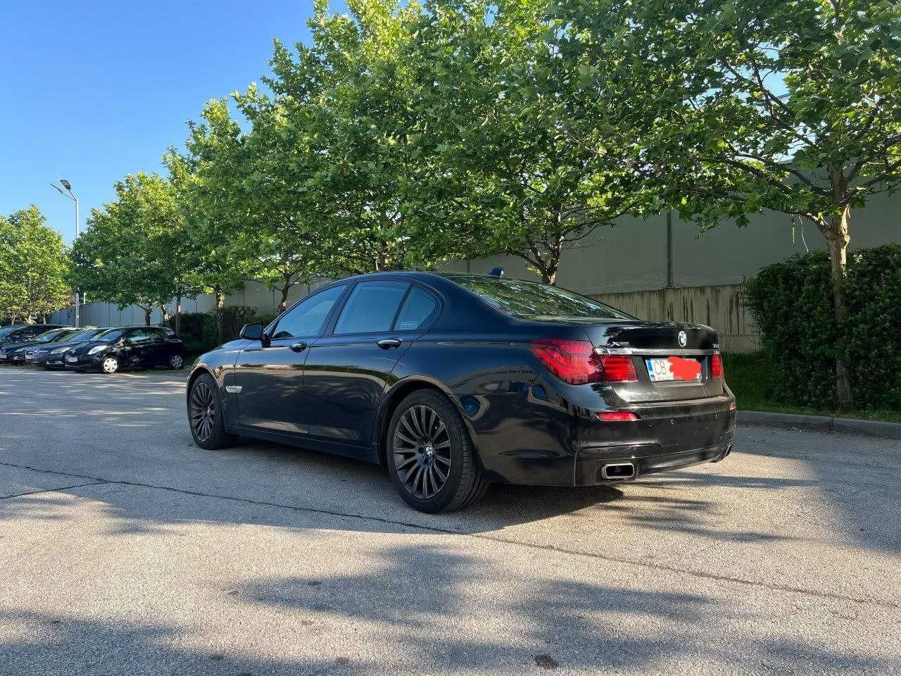 BMW 750i xDrive с M пакет, 4. 4 V8 TwinTurbo, 450 к.