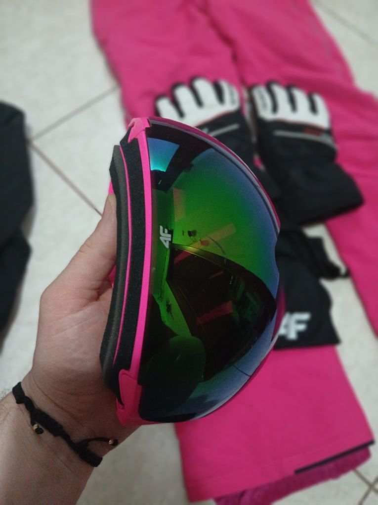 Kit costum sky O'Neill. Dama roz
Vând kit costum sky impecabil aproape