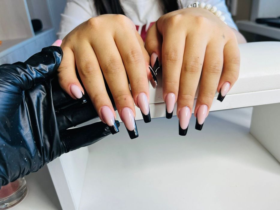 Маникюр на дому..