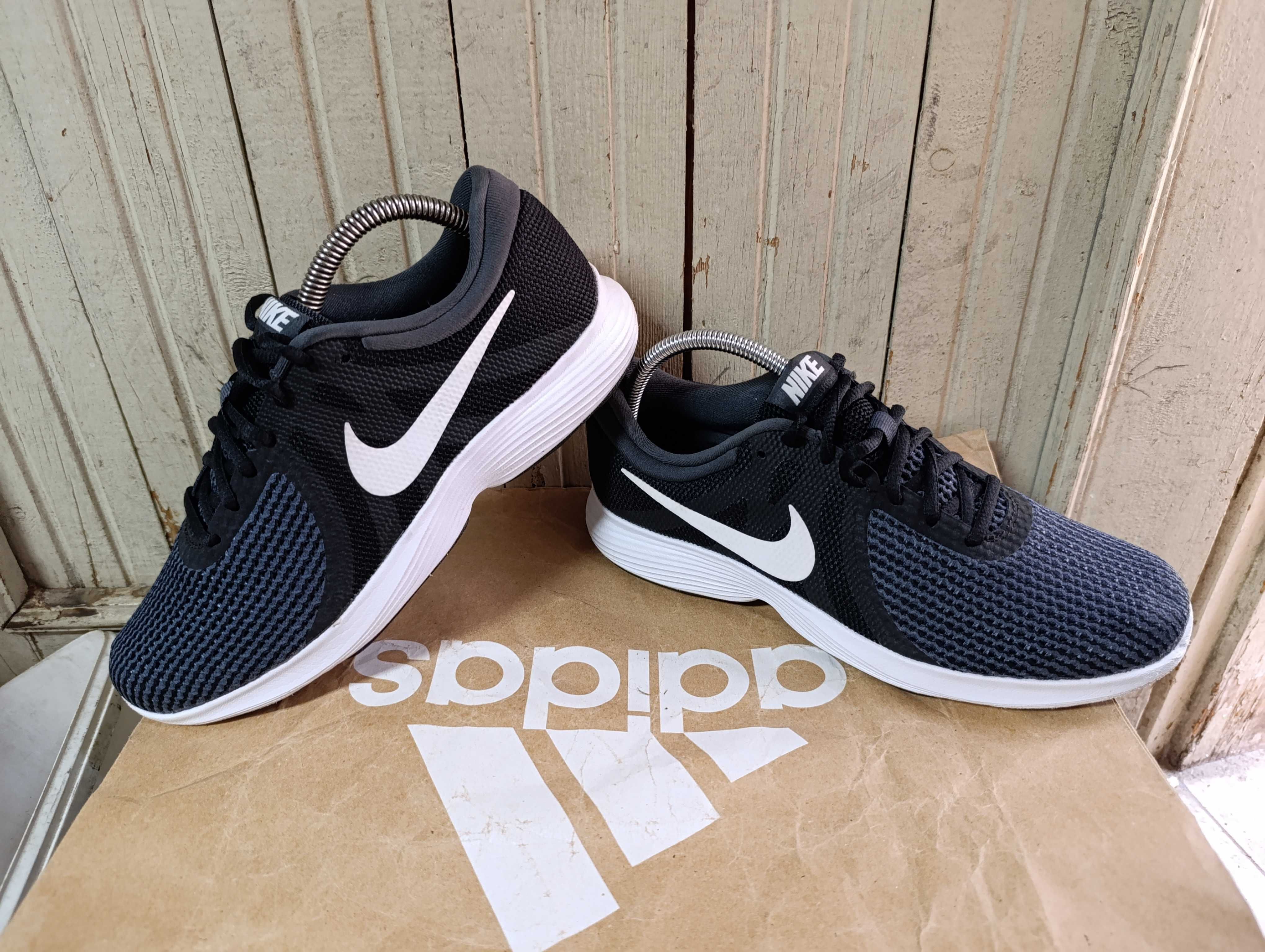 ''Nike Revolution 4''оригинални маратонки 41 номер