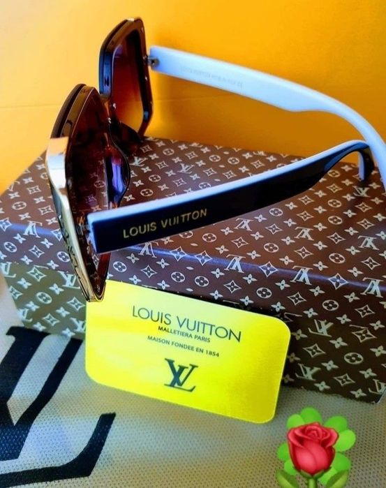 Ochelari de soare dama import Italia,toc,lavetica,cutie incluse