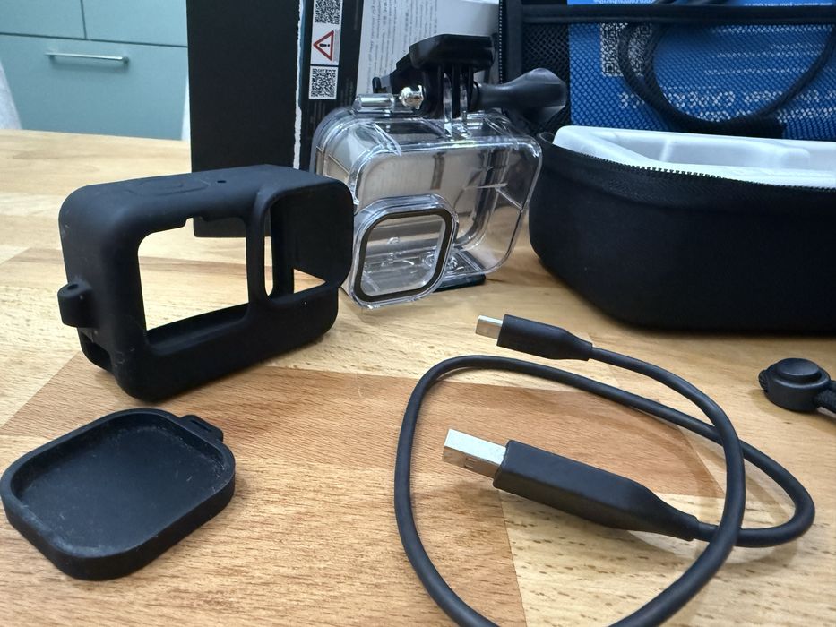 Gopro hero 10 ca nou impecabil cu accesorii!