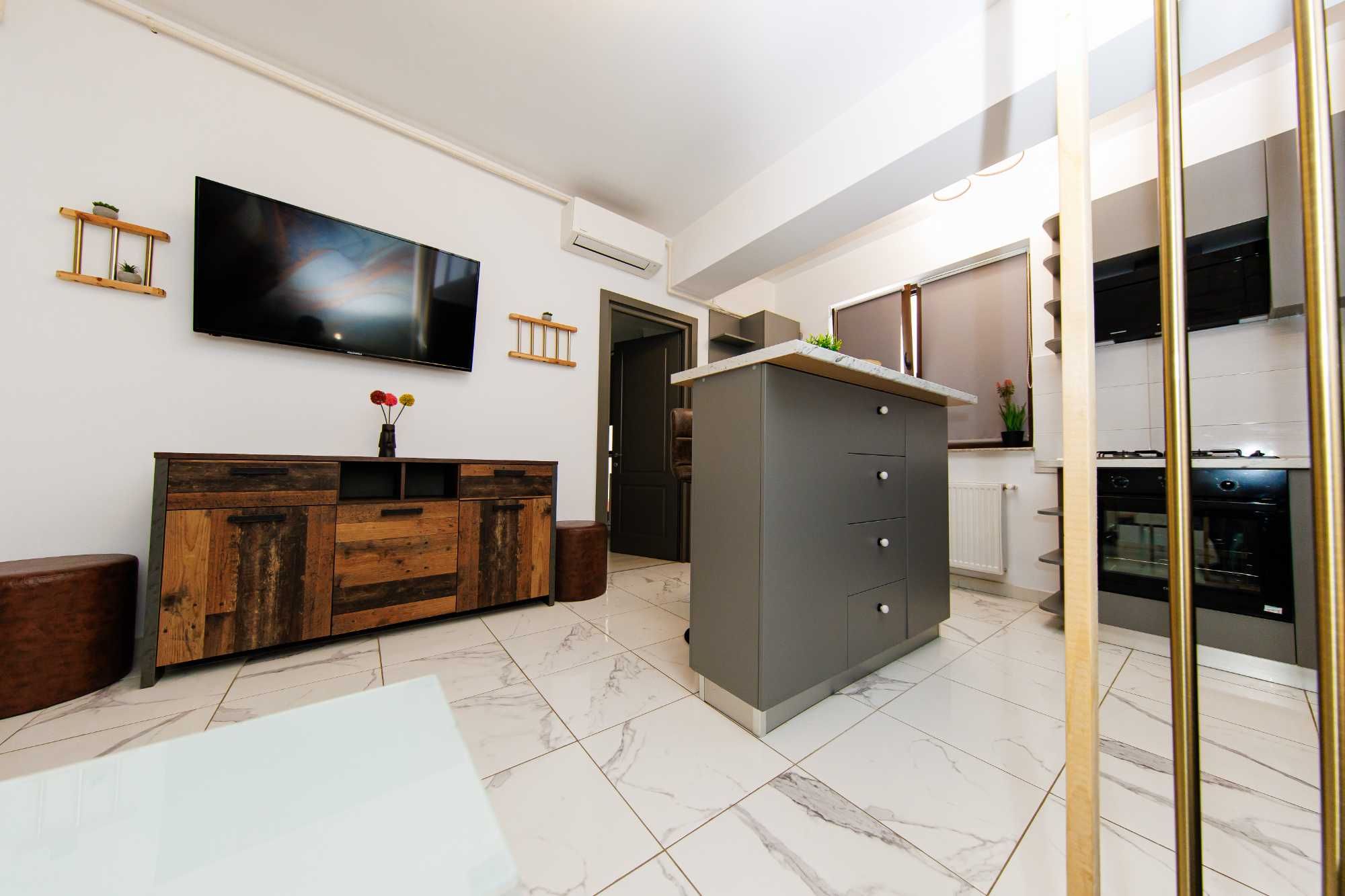 IS LUX!! Cazare Regim Hotelier Iasi Zona Palas-Centru-Aeroport 1-2-3 C