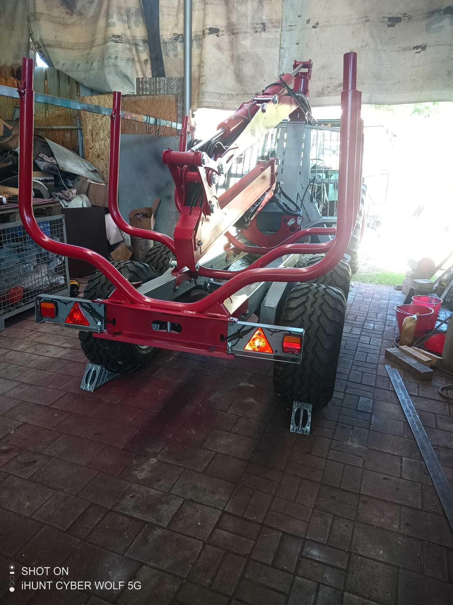Vând remorcă nouă forestieră pentru tractor(cu sau fără macara/pompă)